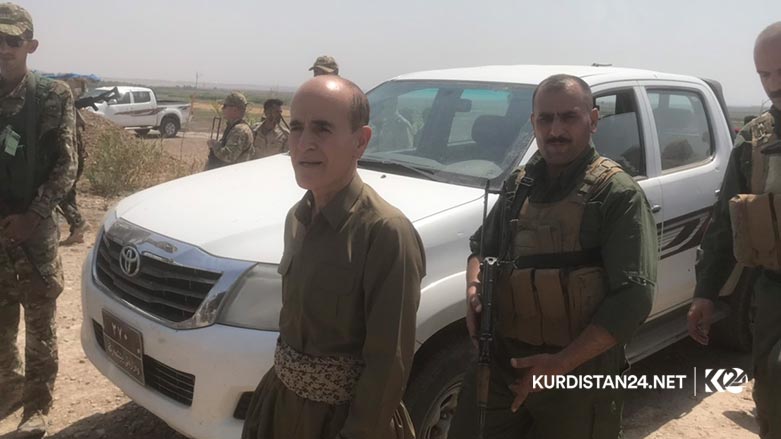 به‌ وێنه‌.. وه‌زیری پێشمه‌رگه‌ سه‌نگه‌ره‌كانی به‌رگری به‌سه‌ر كرده‌وه‌